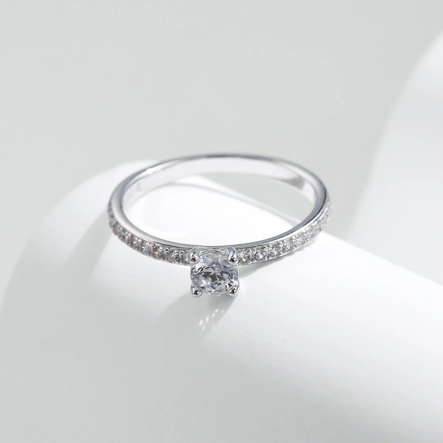 MODIAN Moissanite Ring